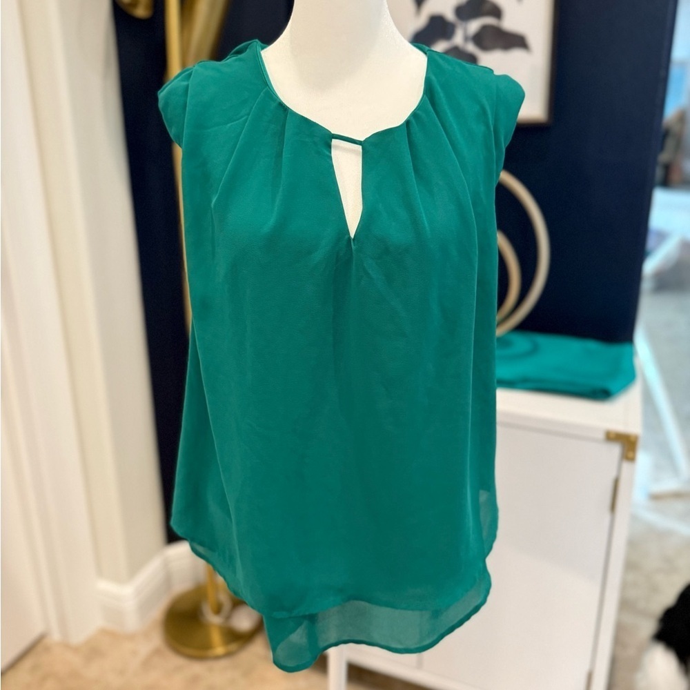 Monteau women’s green top in large.🍀